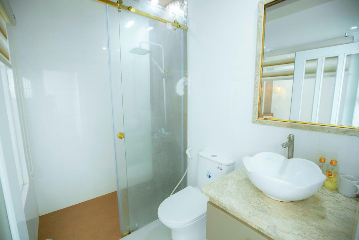 Hotel Khach San Quoc Te à Cà Mau Extérieur photo